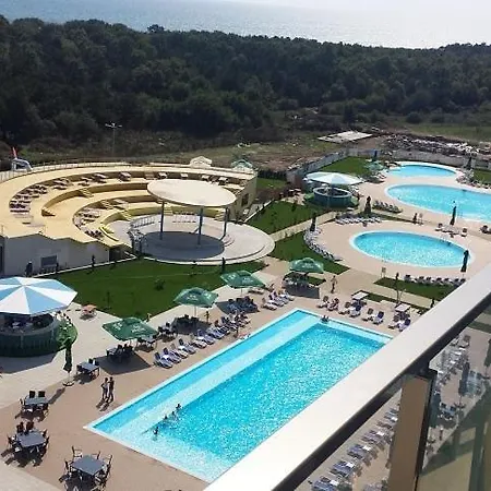 Waves & Whispers - Acces Gratuit Piscina Olimp