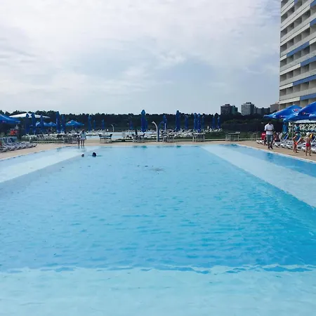 Waves & Whispers - Acces Gratuit Piscina Olimp